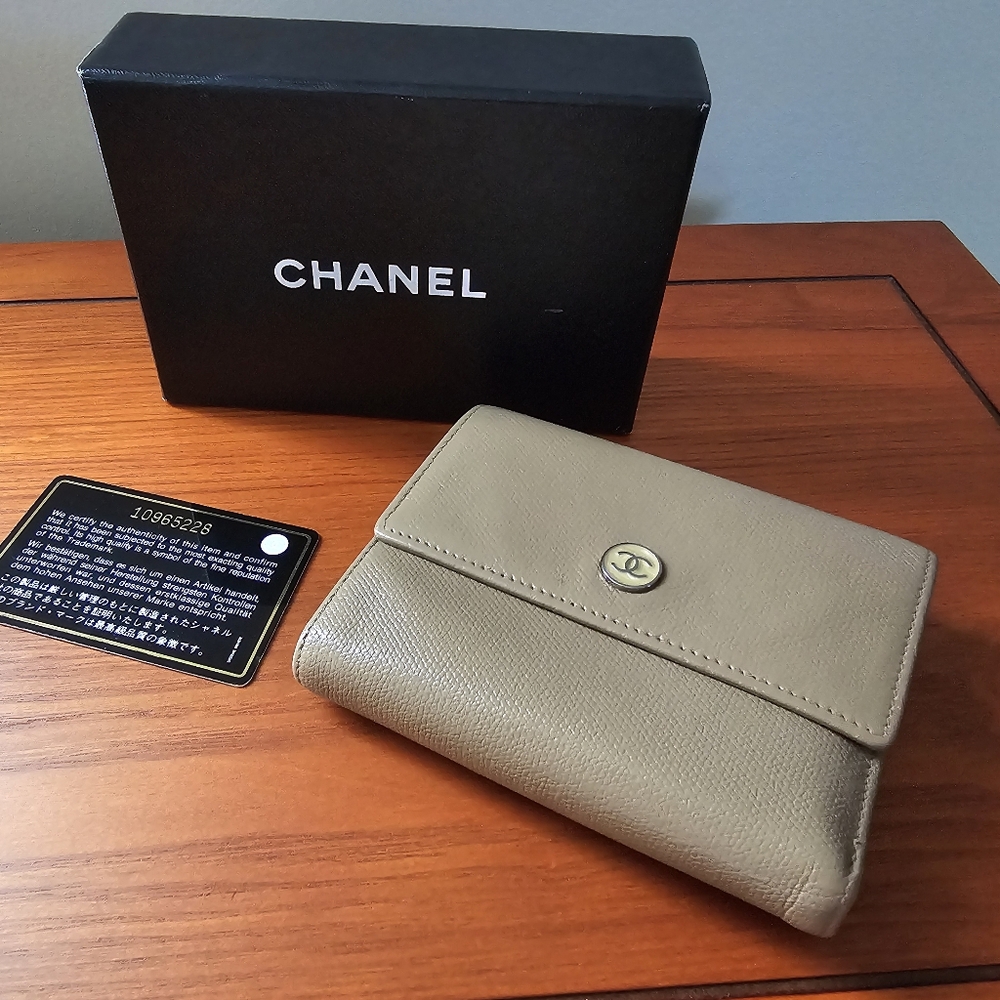 CHANEL Beige Leather Wallet